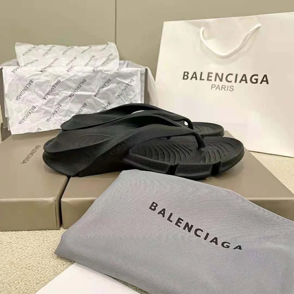 Balenciaga Mold Thong Sandal in Black for Women Balenciaga Mold Thong Sandal in Black for Women