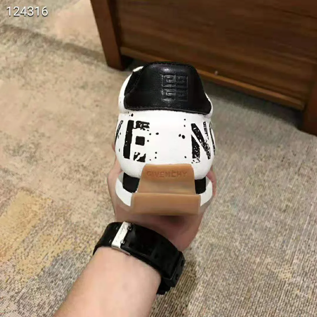 Givenchy Low Sneakers in Leather for Men in White Givenchy Low Sneakers in Leather for Men in White