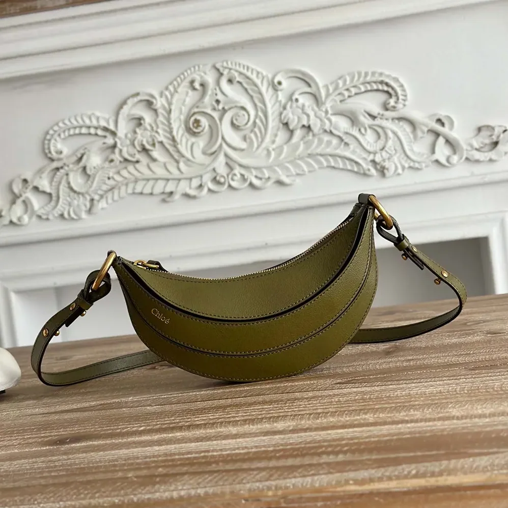 Chloe Banana Cross-body Bag in Grained Calfskin for Women in Dark Green