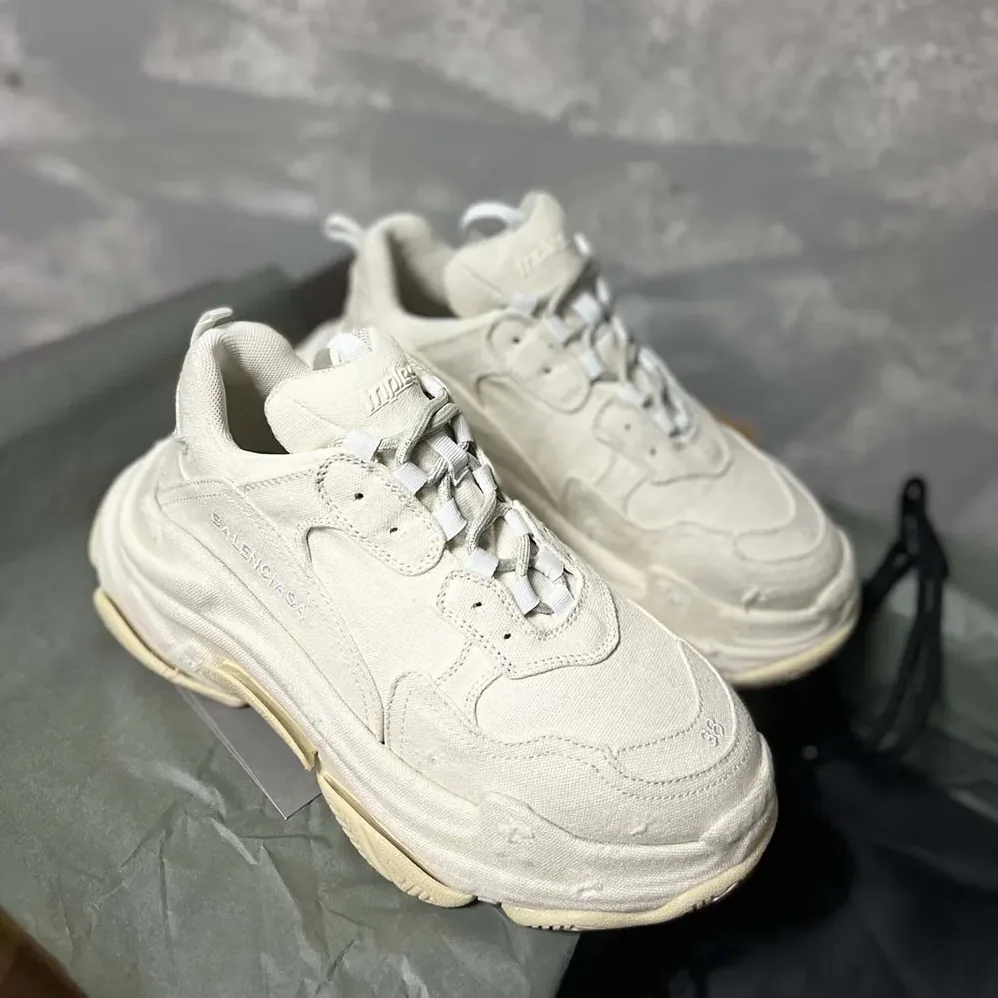 Balenciaga Triple S Sneaker in Beige for Unisex Balenciaga Triple S Sneaker in Beige for Unisex