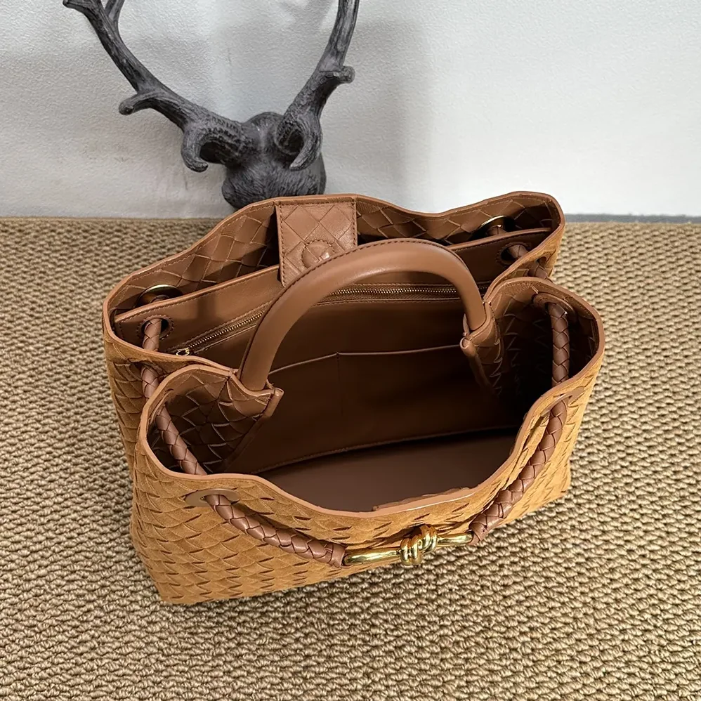 Bottega Veneta Large Andiamo for Women in Brown Bottega Veneta Large Andiamo for Women in Brown