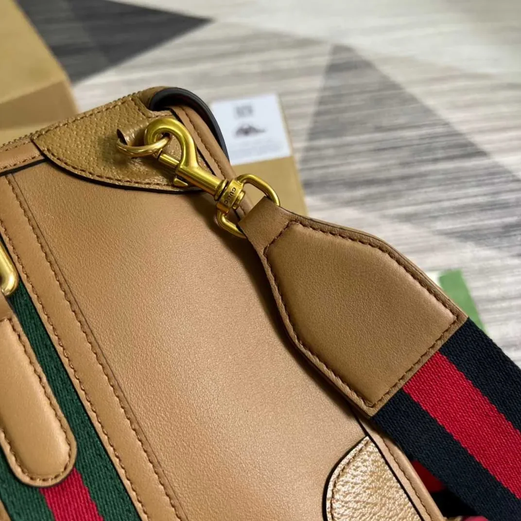 Gucci Double G-Detailed Smooth Medium Handbag Brown / Gucci Double G-Detailed Smooth Medium Handbag Brown /