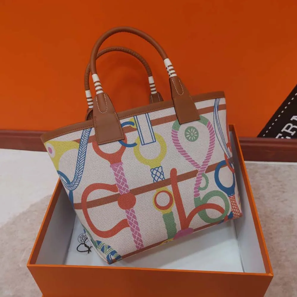 Hermes Steeple 25 Ecru Tote Bag for Unisex in Green