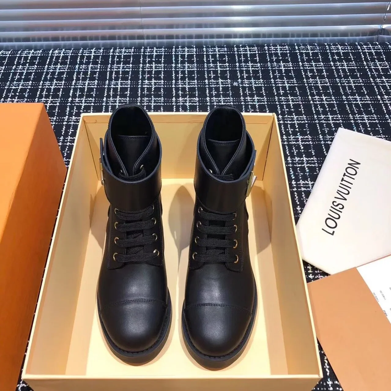 Louis Vuitton Wonderland Flat Ranger Black 1AAV57