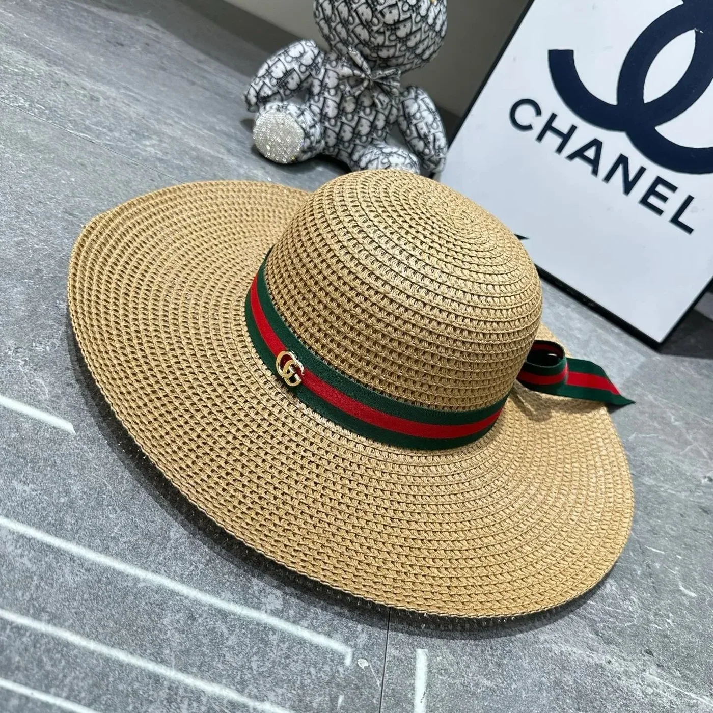 Gucci Ribbon Band Straw Fedora Hat Beige Straw Gucci Ribbon Band Straw Fedora Hat Beige Straw
