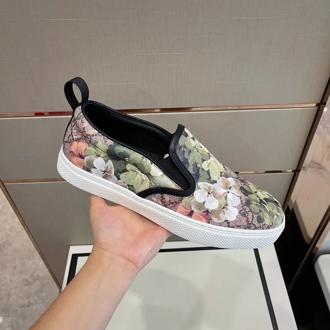 Gucci GG Supreme Slip for Men in On With Floral Green