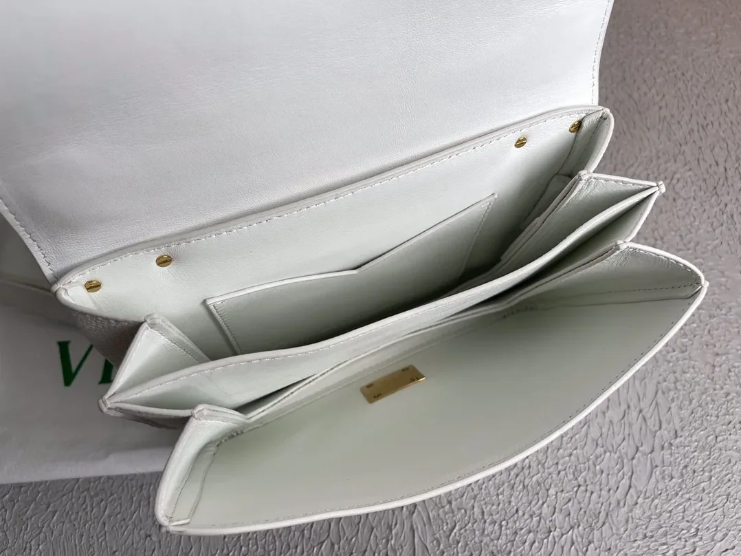 Bottega Veneta Mount White Bottega Veneta Mount White