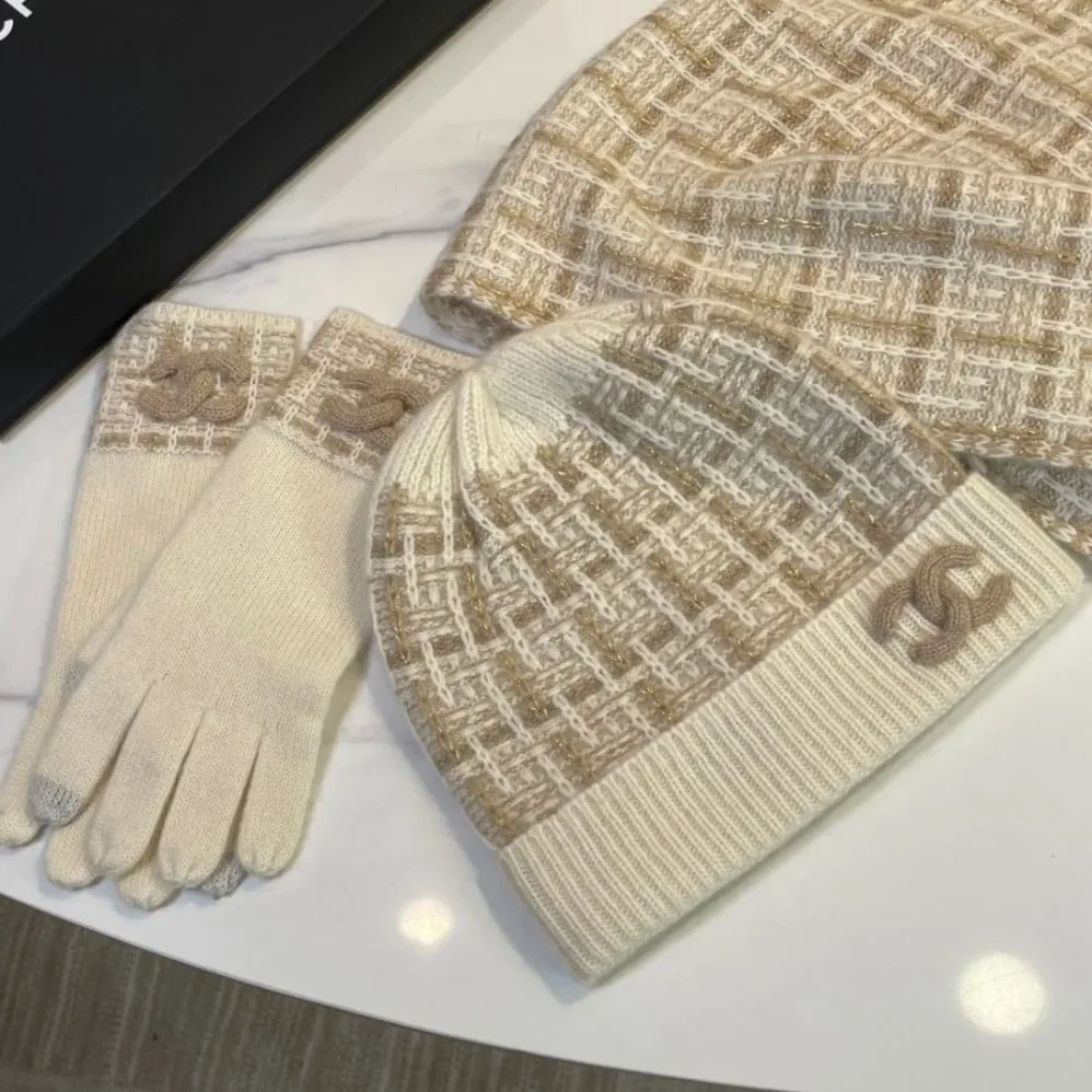 Chanel Monochrome Winter Knit Set Hat, Scarf And Gloves Beige Chanel Monochrome Winter Knit Set Hat, Scarf And Gloves Beige