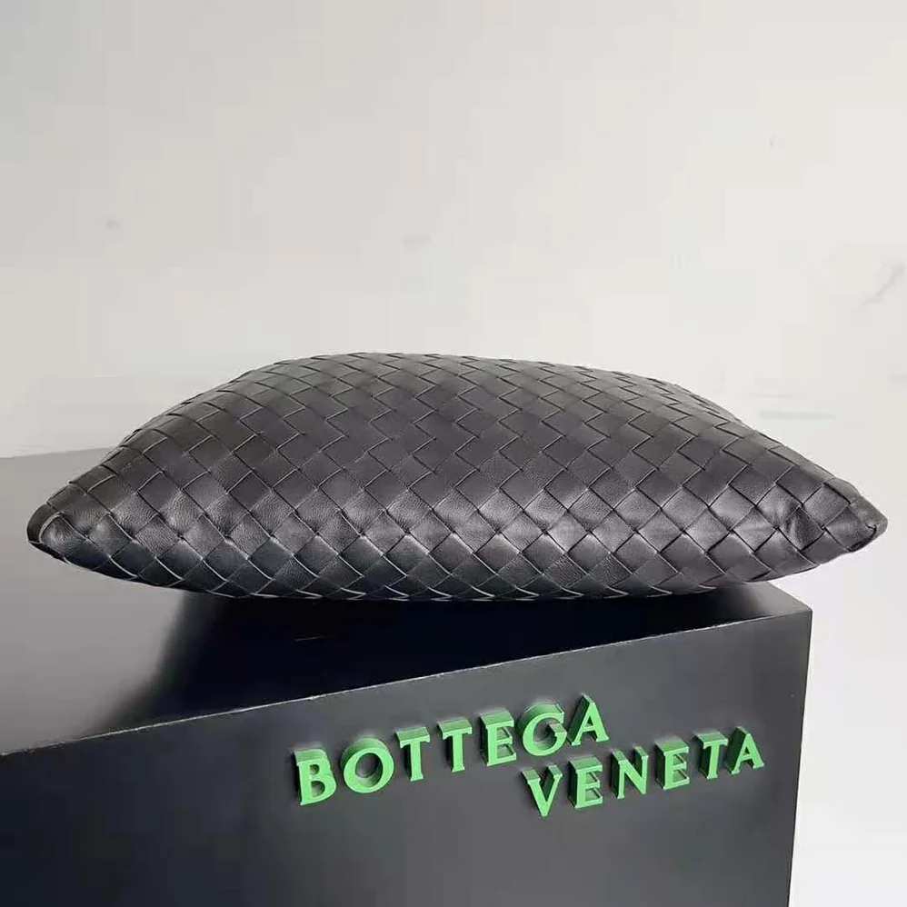 Bottega Veneta Small Hop with Intrecciato Craftsmanship in Calfskin Leather for Women in Black
