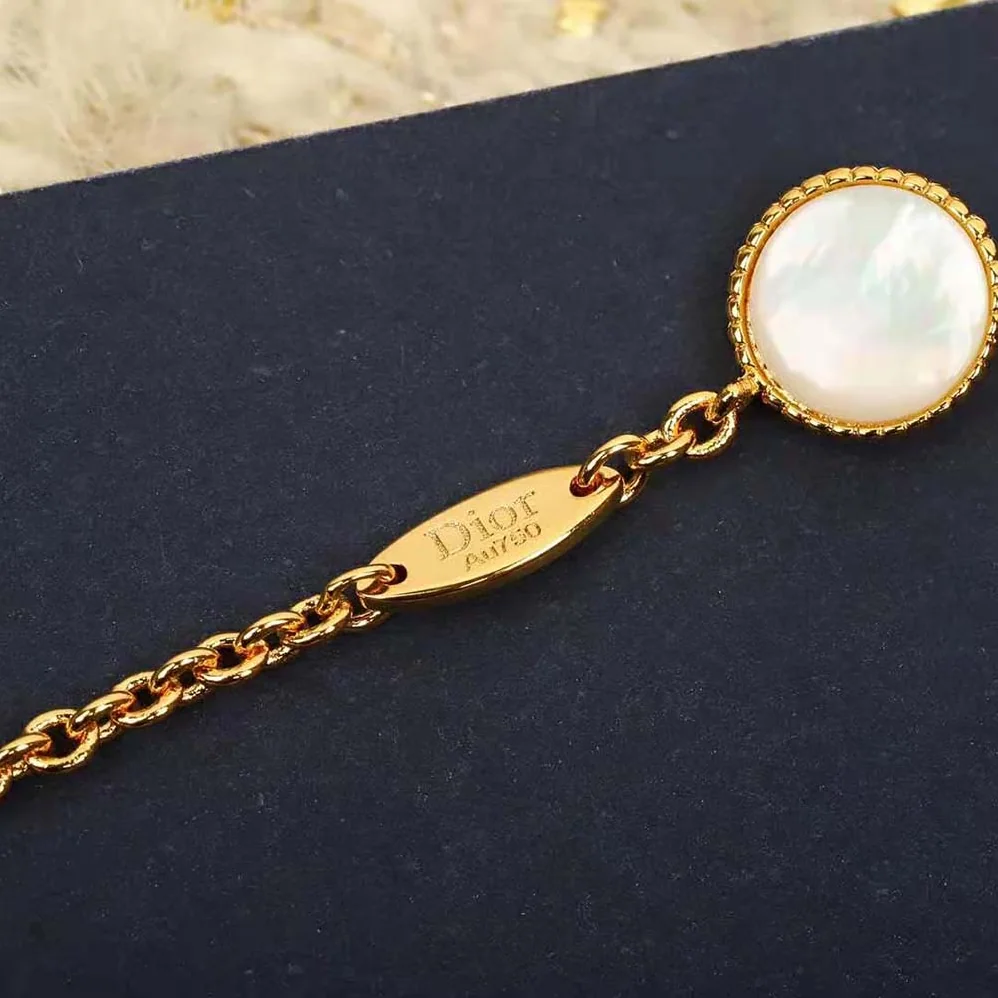 Dior Rose Des Vents Long Necklace Yellow Gold Diamonds and Mother-of for Women in Pearl Dior Rose Des Vents Long Necklace Yellow Gold Diamonds and Mother-of for Women in Pearl