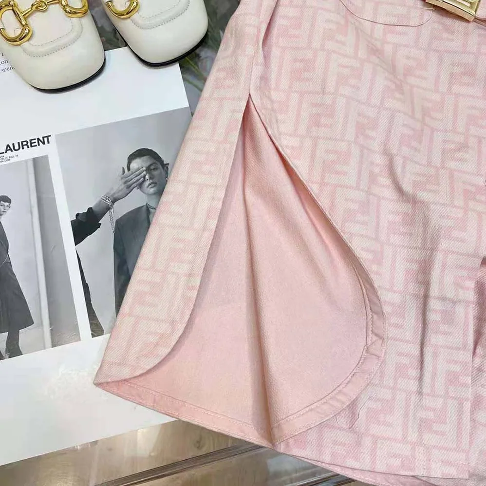 Fendi Pink Denim Go-To jacket with Shirt Collar and Low-Cut Set for Women in in Sleeves