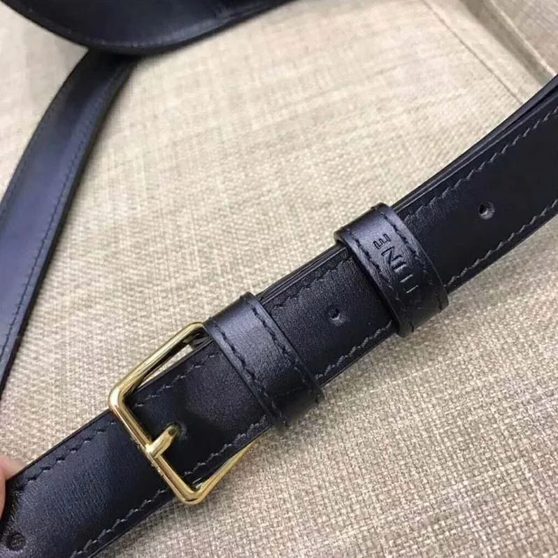 Celine Medium Triomphe Bag In Shiny Calfskin for Women in Black