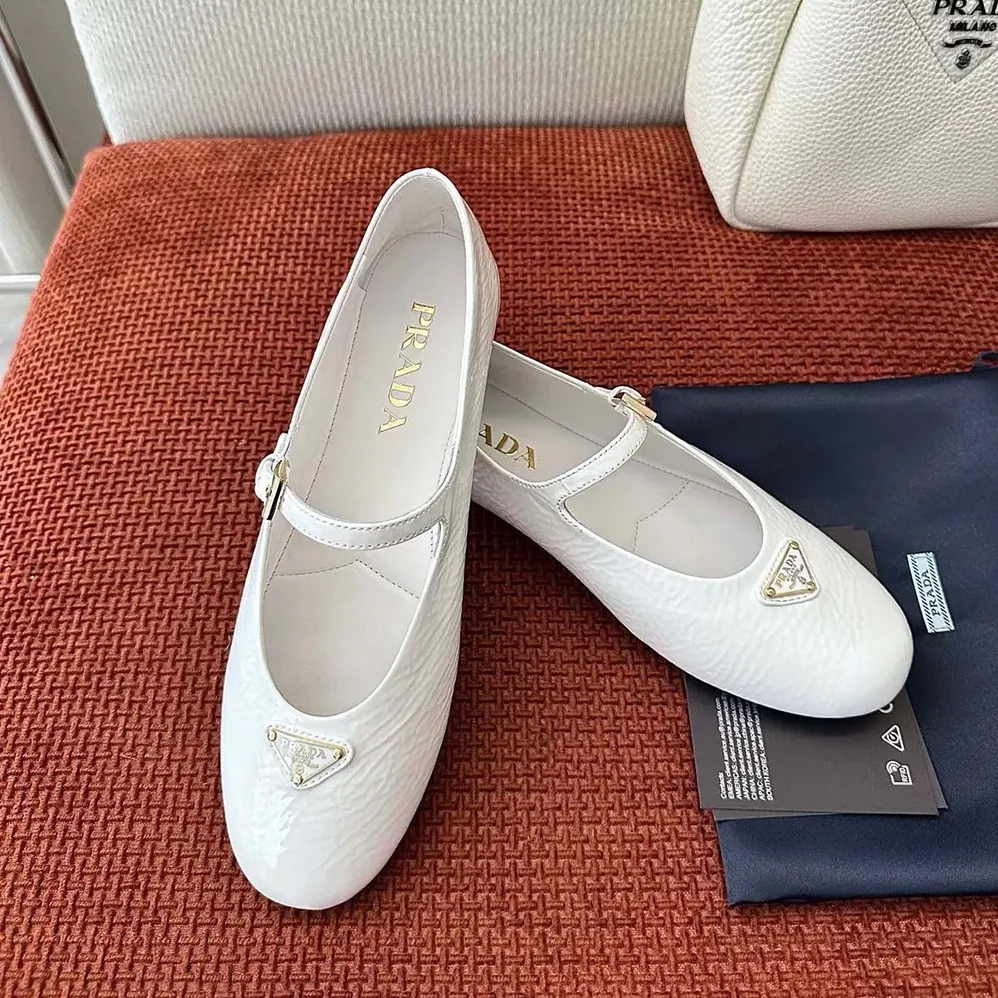 Prada Naplak Patent Leather Ballerinas for Women in White Prada Naplak Patent Leather Ballerinas for Women in White