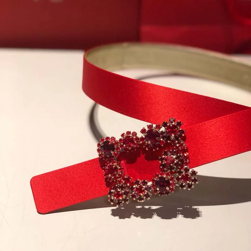 Roger Vivier Wome Flowers Belt in Silk Satin in Red