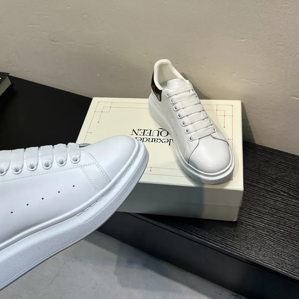 Alexander Mcqueen Oversized Sneaker in White for Unisex in Red Alexander Mcqueen Oversized Sneaker in White for Unisex in Red