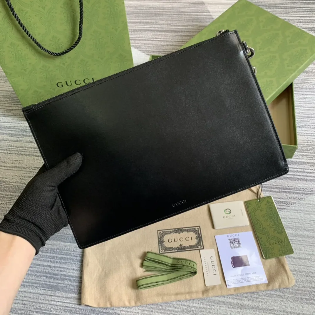 Gucci Marmont Pouch / Black Gold Toned Hardware GG Gucci Marmont Pouch / Black Gold Toned Hardware GG