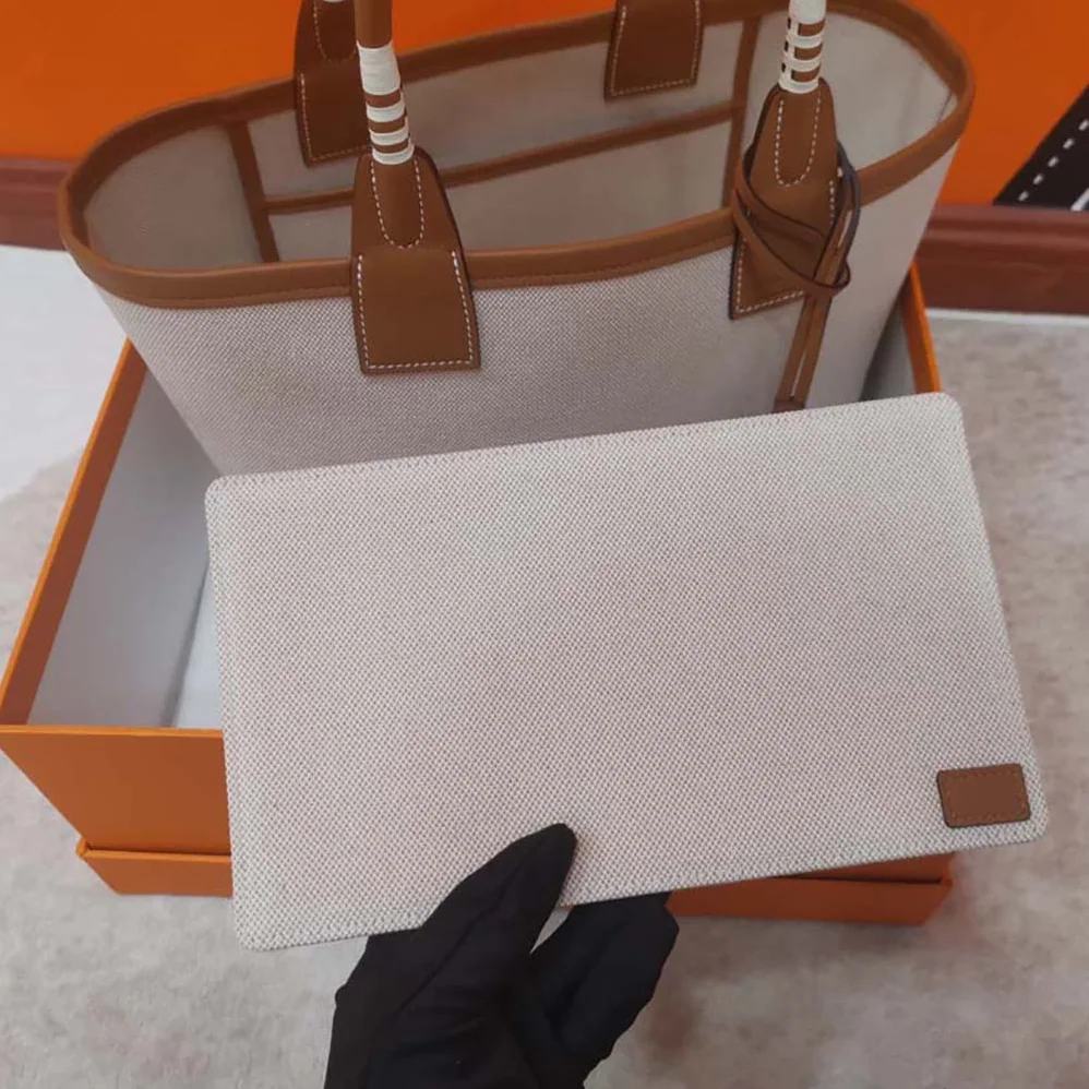 Hermes Steeple 25 Ecru Tote Bag for Unisex in Brown