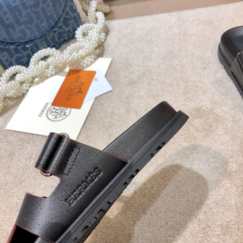 Hermes Chypre Sandal-Black H222100Zv02360 for Unisex Hermes Chypre Sandal-Black H222100Zv02360 for Unisex