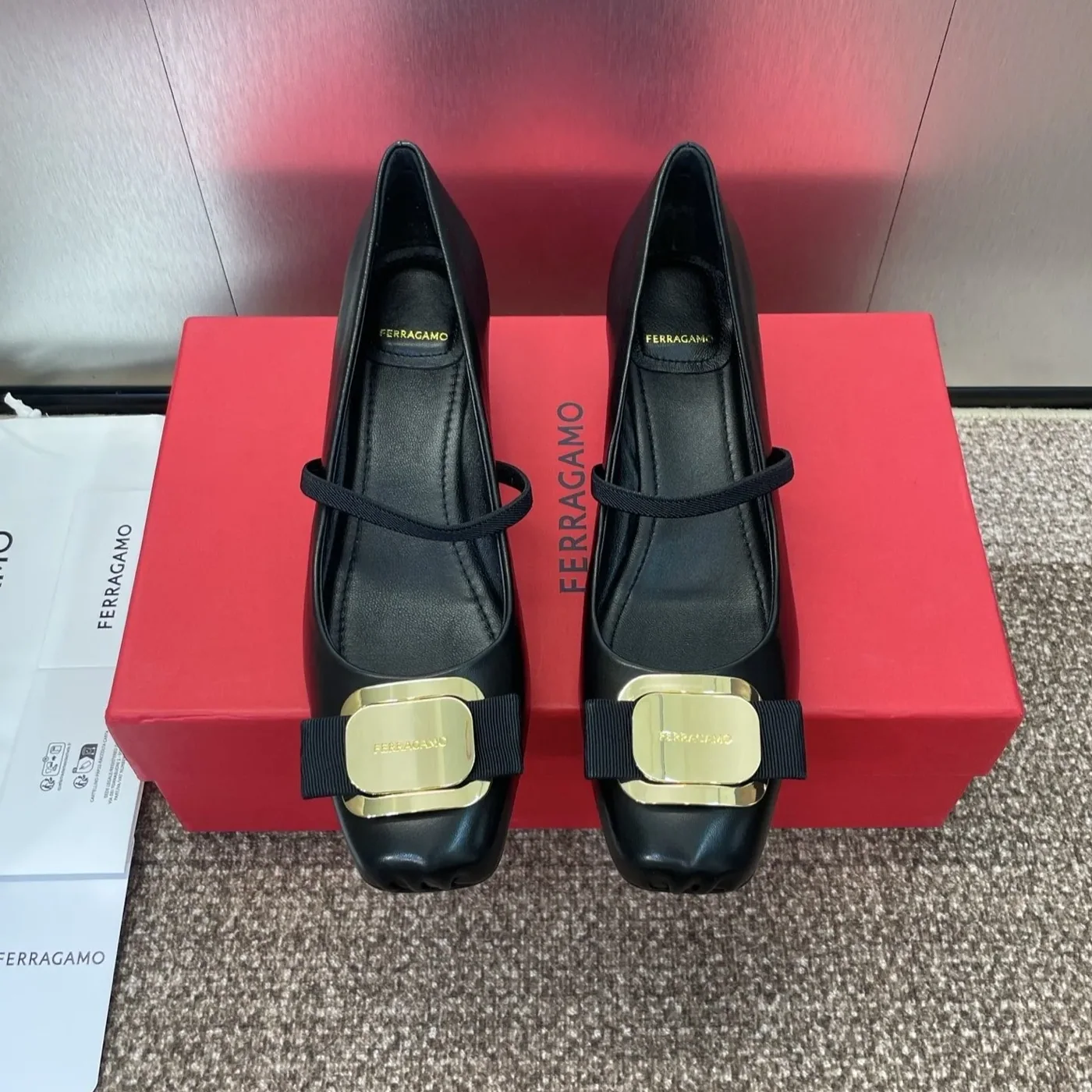 Ferragamo New Vara Plate Pump Black 01K093