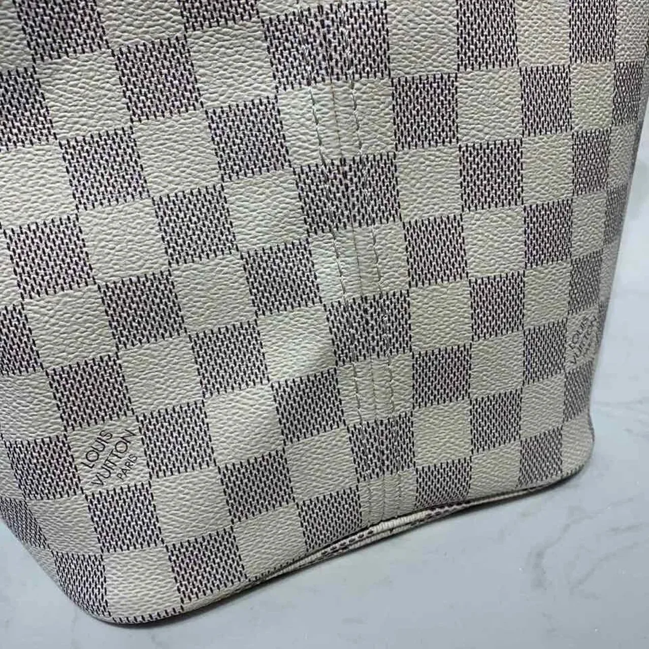 Louis Vuitton Neverfull MM Tote Bag / Rose Ballerine Pink Damier Azur Canvas Louis Vuitton Neverfull MM Tote Bag / Rose Ballerine Pink Damier Azur Canvas