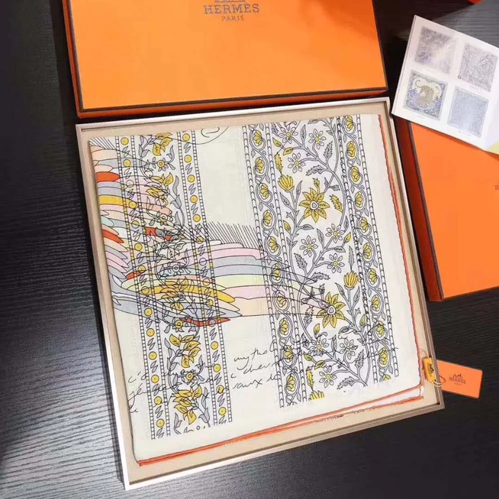Hermes La Maison Des Carres Pegase Dhermes AU Bloc Scarf for Women in White Hermes La Maison Des Carres Pegase Dhermes AU Bloc Scarf for Women in White