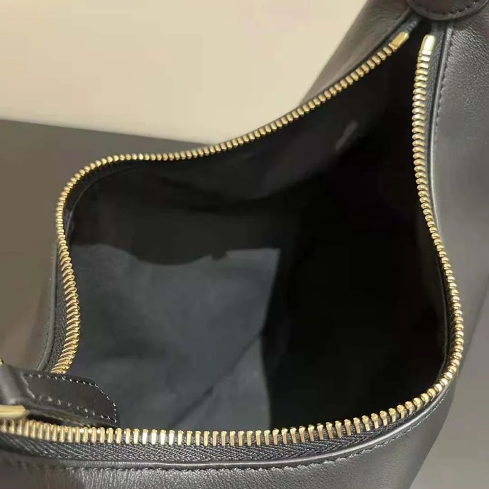 Fendi Fendigraphy Small Black Leather Bag for Women in Black Fendi Fendigraphy Small Black Leather Bag for Women in Black