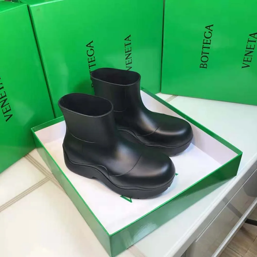 Bottega Veneta Puddle Ankle Boot for Unisex in Black