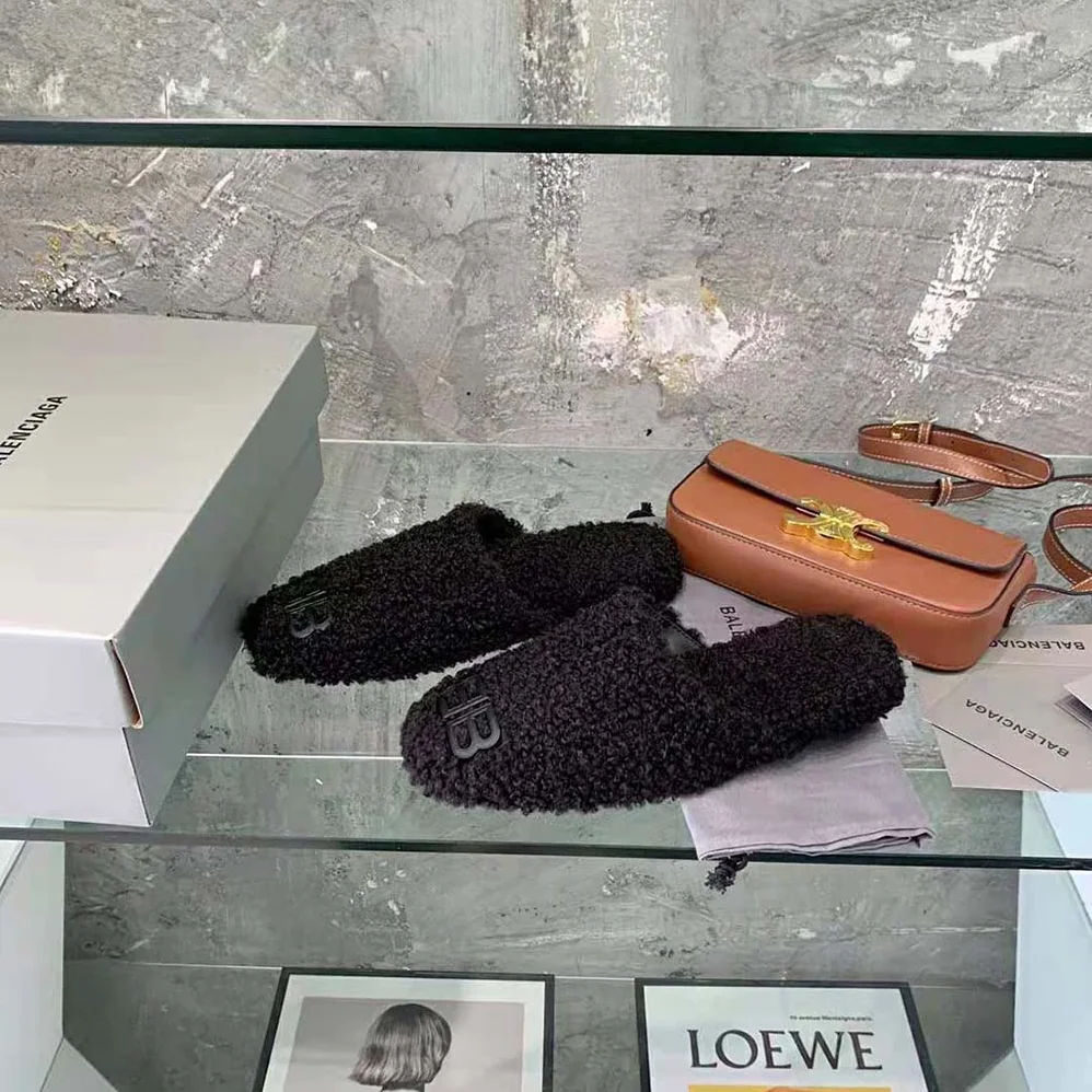 Balenciaga Cosy BB Mule in Black Fake Shearling for Women Balenciaga Cosy BB Mule in Black Fake Shearling for Women