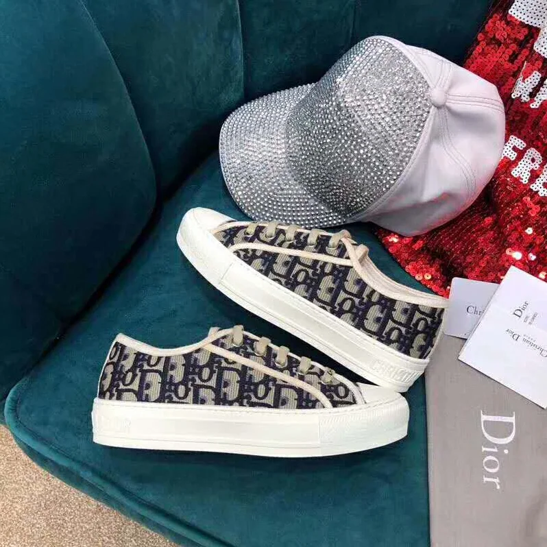 Dior Shoes Walk'n'Dior Sneaker in Oblique Embroidered Canvas for Women in Black Dior Shoes Walk'n'Dior Sneaker in Oblique Embroidered Canvas for Women in Black