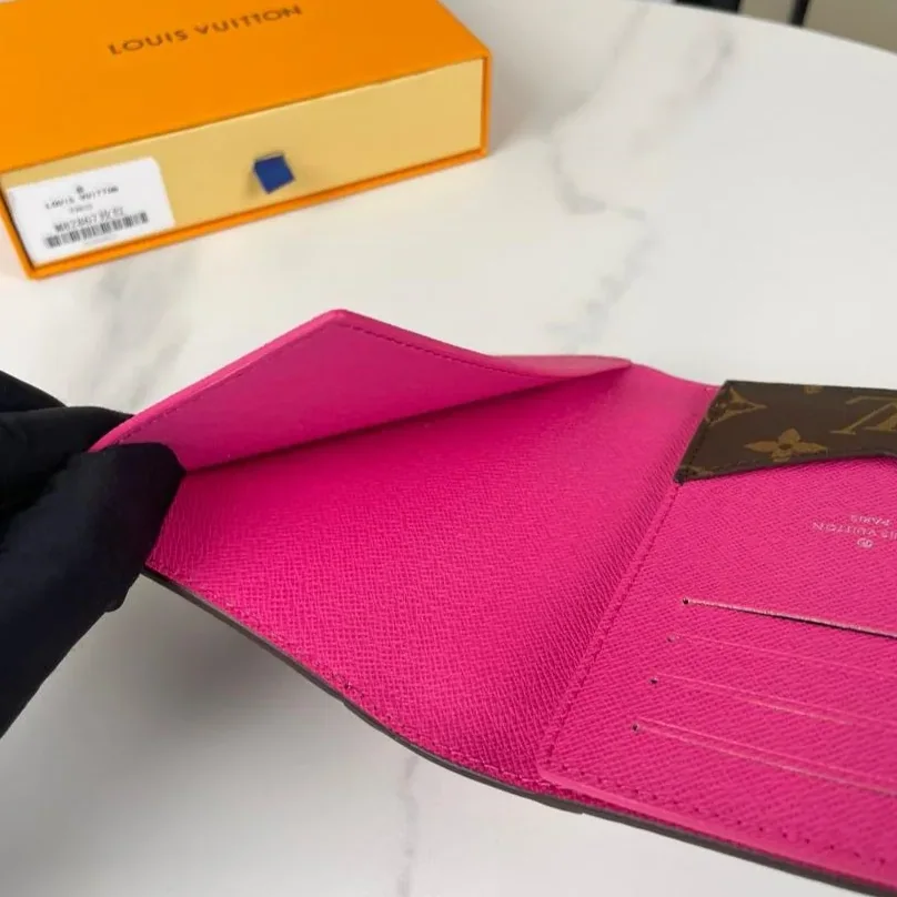 Louis Vuitton Passport Cover Wallet Pink / Louis Vuitton Passport Cover Wallet Pink /