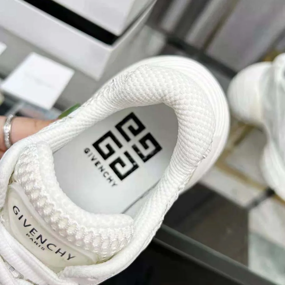 Givenchy TK-MX Runner Sneakers in Mesh for Unisex in White Givenchy TK-MX Runner Sneakers in Mesh for Unisex in White