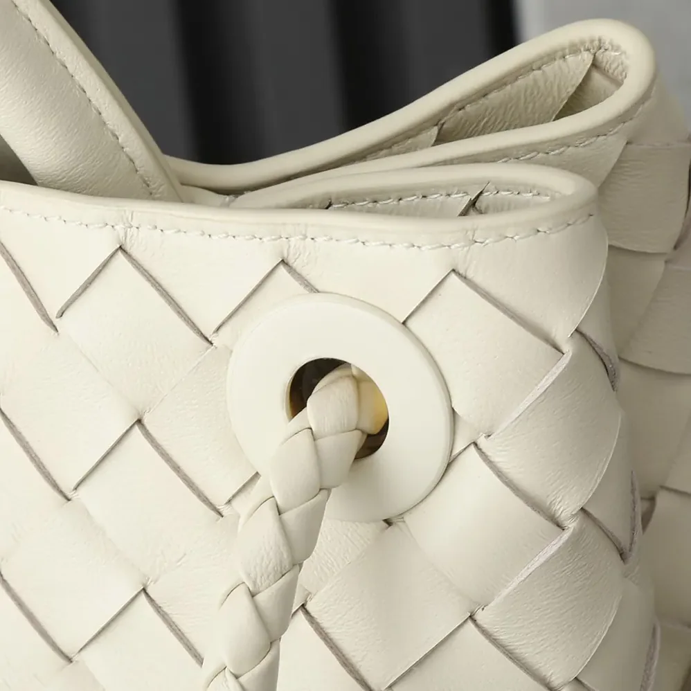 Bottega Veneta Medium Andiamo in Supple Intrecciato Leather for Women in White