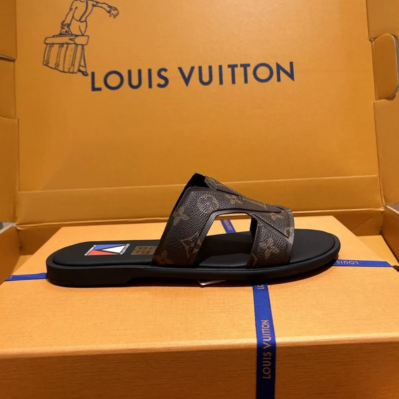 Louis Vuitton Oasis Mule Monogram Ebene Louis Vuitton Oasis Mule Monogram Ebene