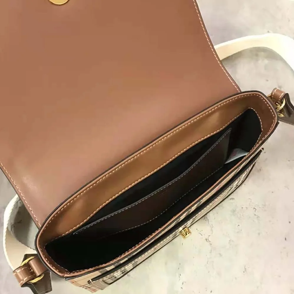 Burberry Note Bag with Logo for Women in engraved Studs
