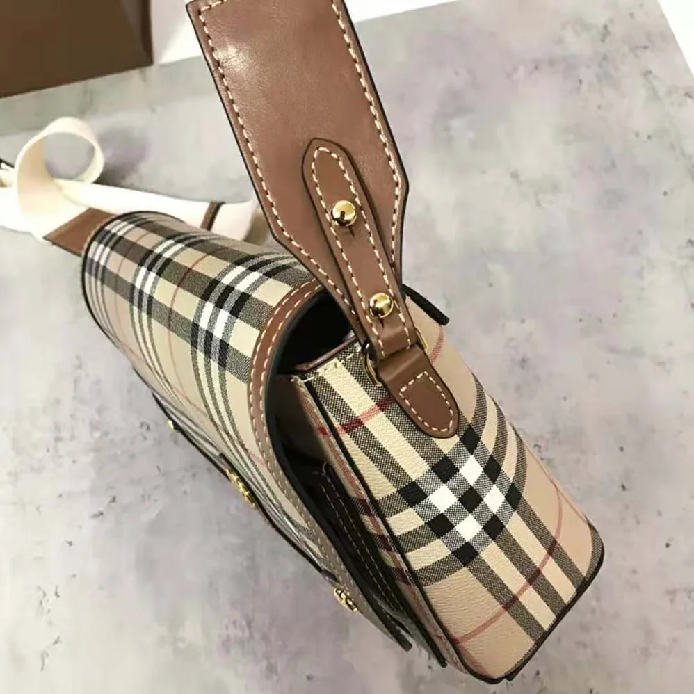 Burberry Note Bag with Logo for Women in engraved Studs