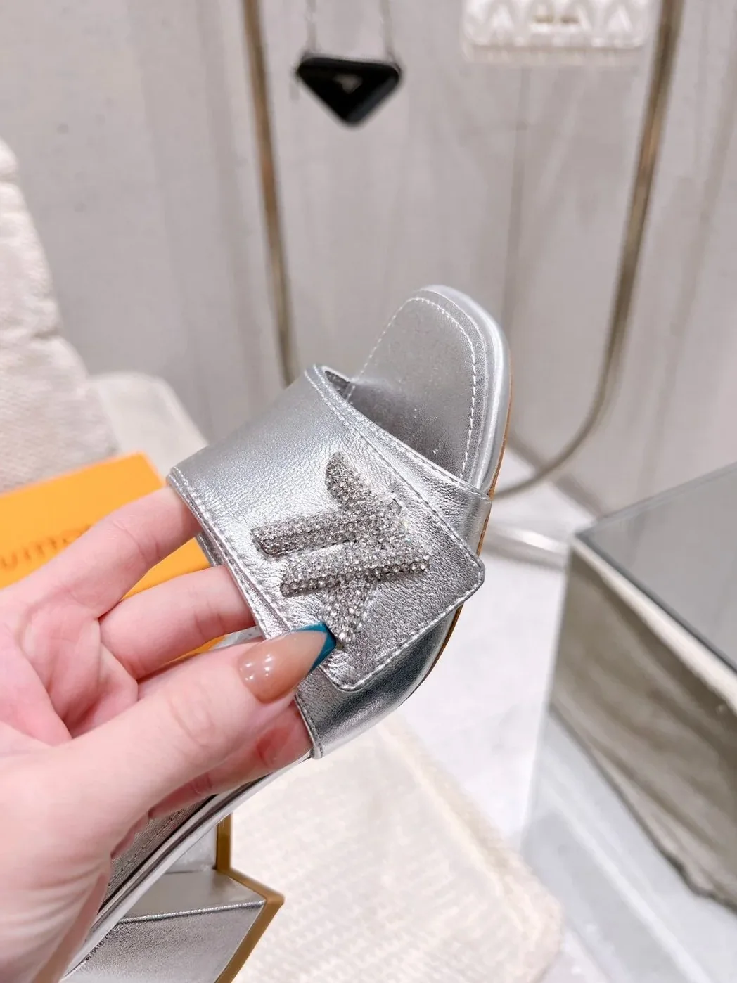 Louis Vuitton Shake Mule Silver 1AB2P1 Louis Vuitton Shake Mule Silver 1AB2P1