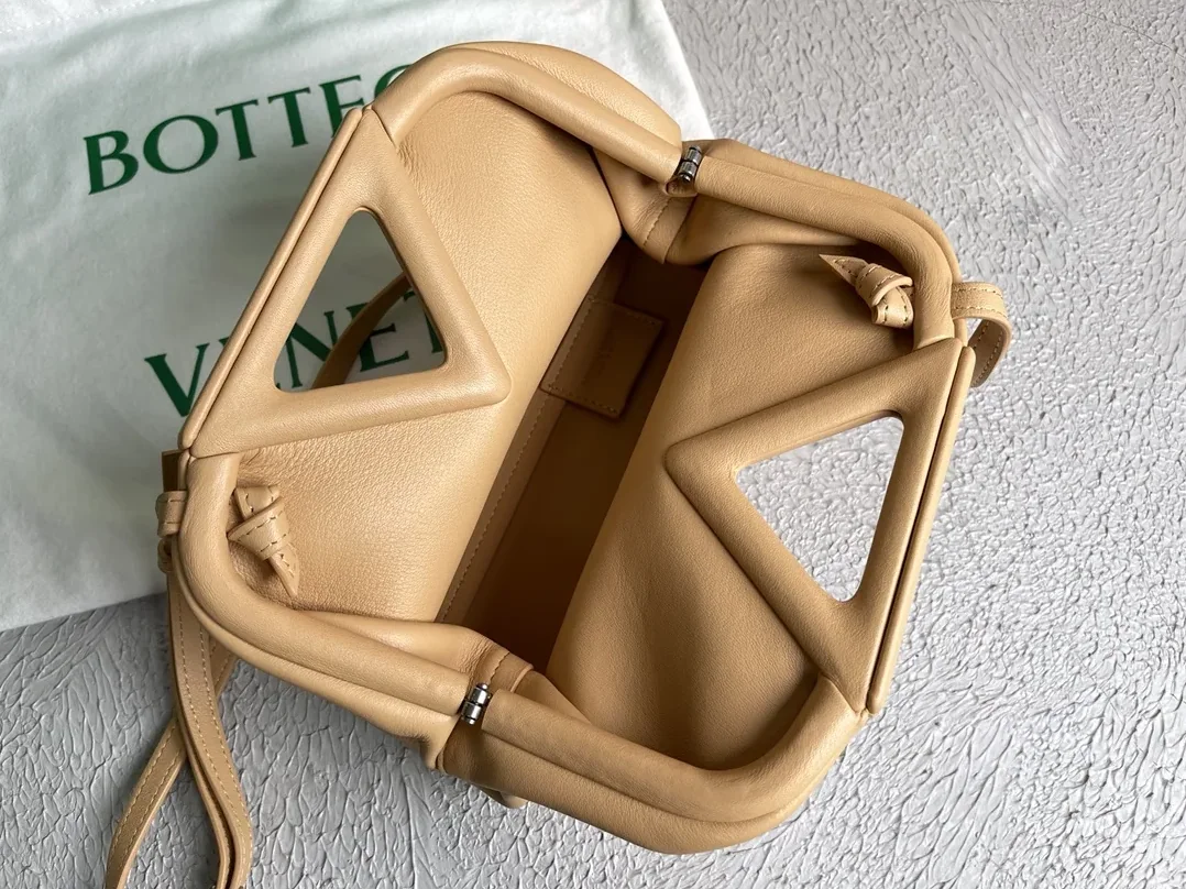 Bottega Veneta Point Brown