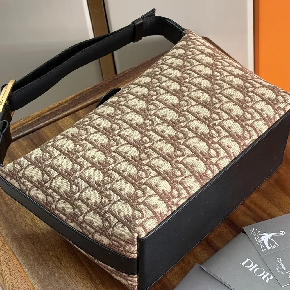 Dior Jett Pouch Brown Dior Oblique Jacquard for Men Dior Jett Pouch Brown Dior Oblique Jacquard for Men