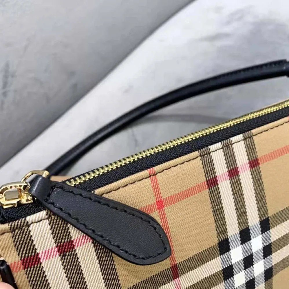 Burberry Vintage Check Cotton Olympia Pouch for Women in Brown