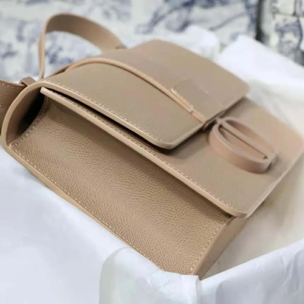 Dior 30 Montaigne Bag Ultramatte Grained Calfskin for Women in Pink Dior 30 Montaigne Bag Ultramatte Grained Calfskin for Women in Pink