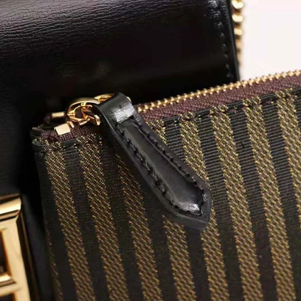 Fendi Wallet on Chain with Pouches Leather Mini-Bag for Women in Black Fendi Wallet on Chain with Pouches Leather Mini-Bag for Women in Black
