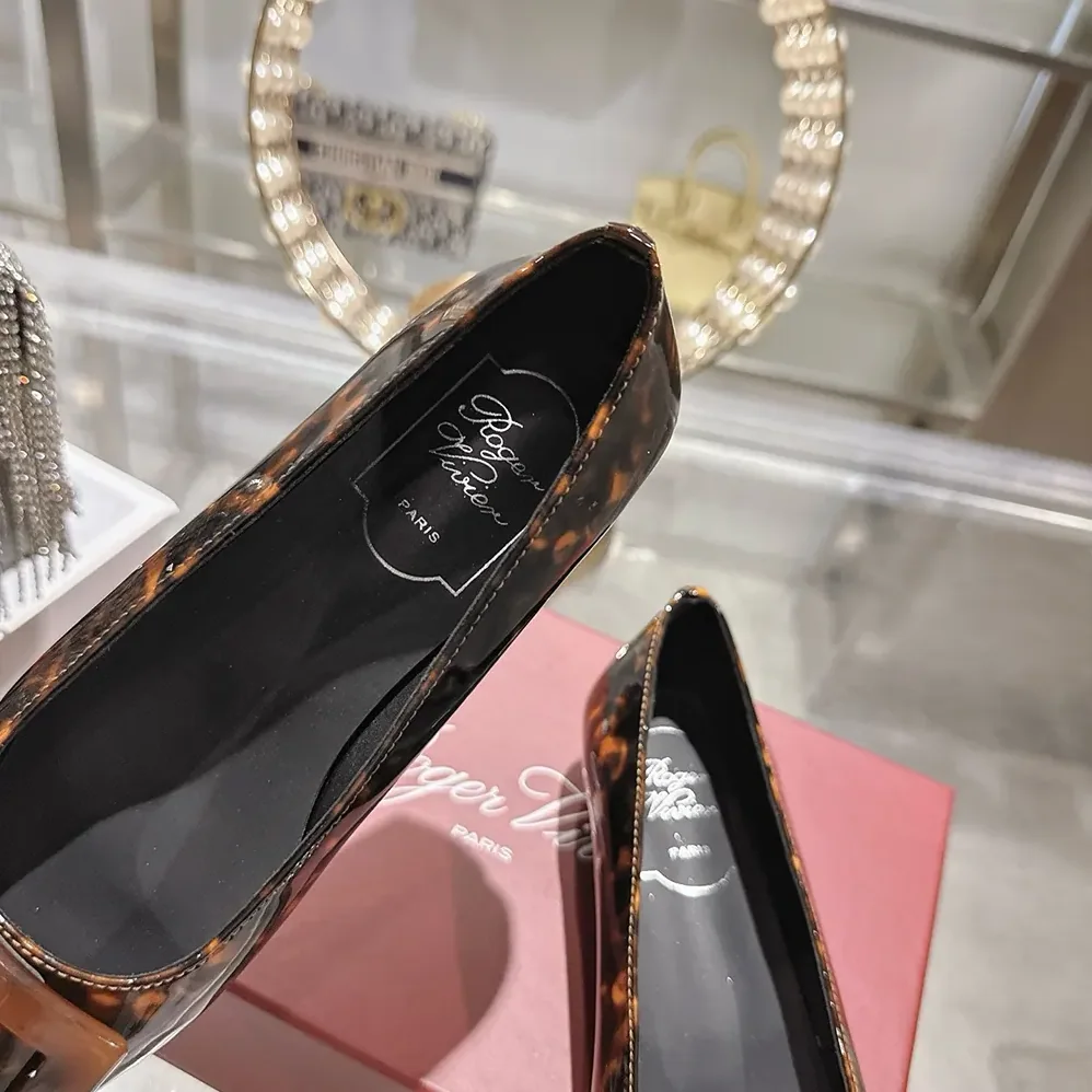 Roger Vivier Gommettine Ballerinas In Patent Leather for Women Roger Vivier Gommettine Ballerinas In Patent Leather for Women