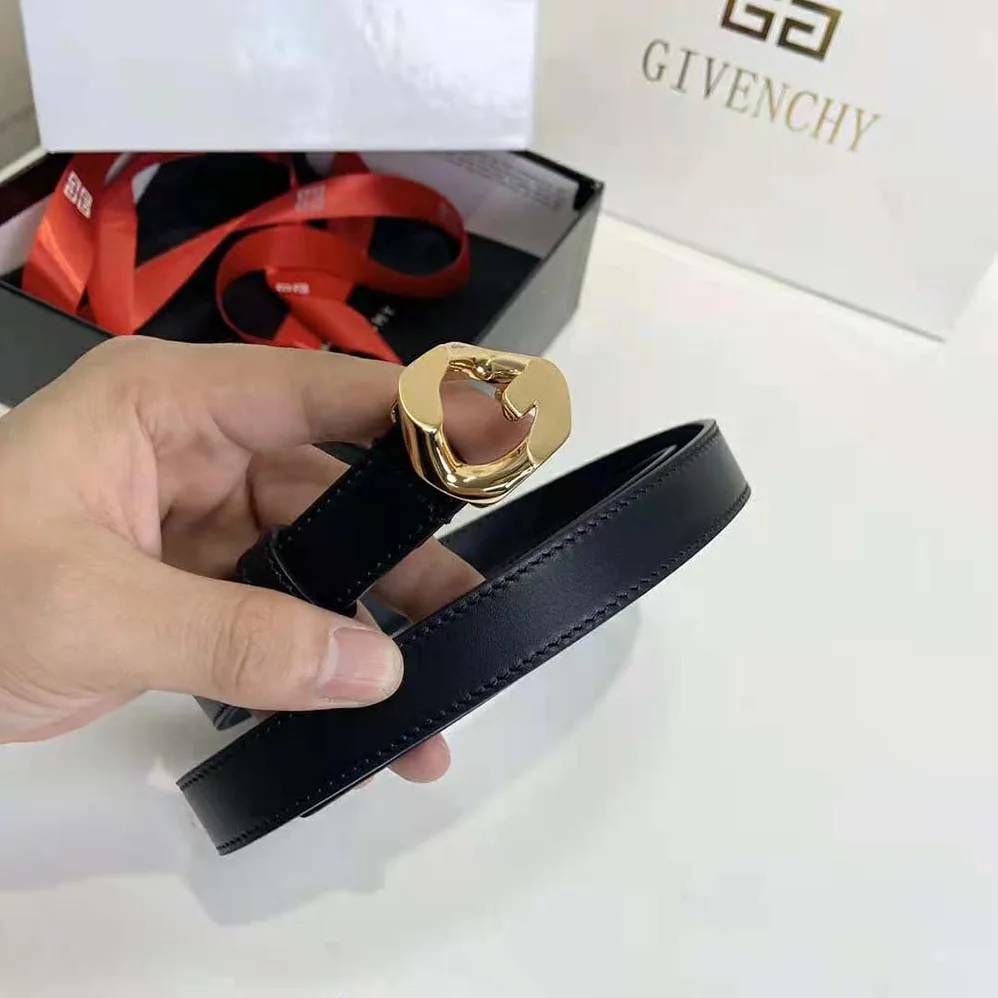 Givenchy G Chain Buckle Thin Reversible Belt in Smooth Leather for Women in Gold