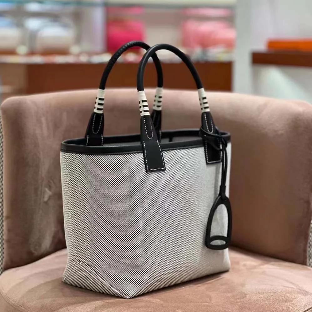 Hermes Steeple 25 Ecru Tote Bag for Unisex in Black Hermes Steeple 25 Ecru Tote Bag for Unisex in Black