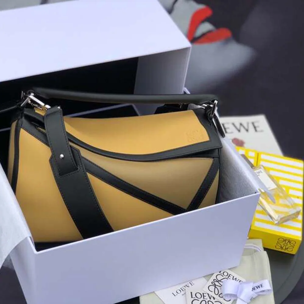 Loewe Puzzle Graphic Bag Cereal for Women in Leaf in Classic Calf