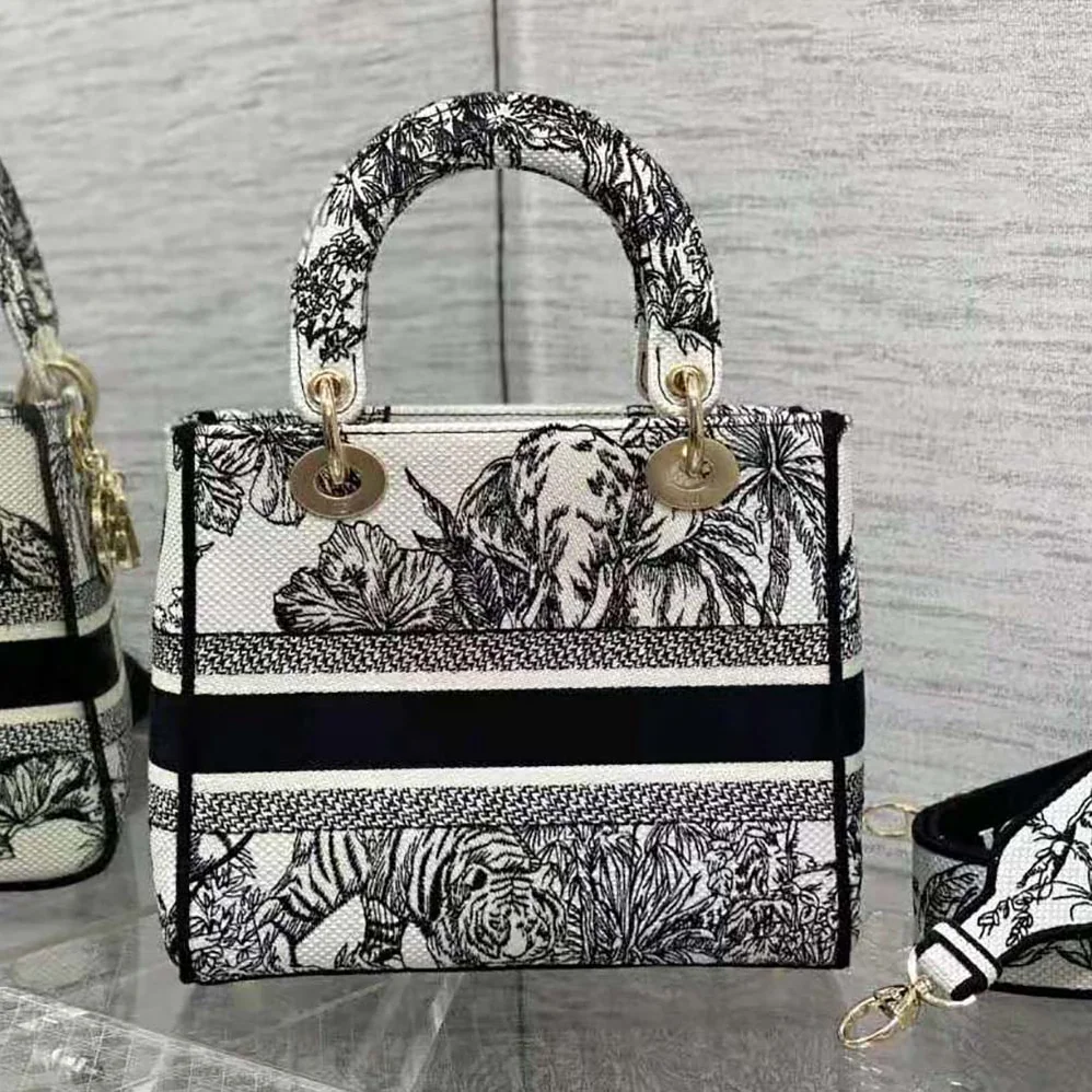 Dior Medium Lady D-lite Bag White and Black Toile de Jouy Voyage Embroidery for Women Dior Medium Lady D-lite Bag White and Black Toile de Jouy Voyage Embroidery for Women