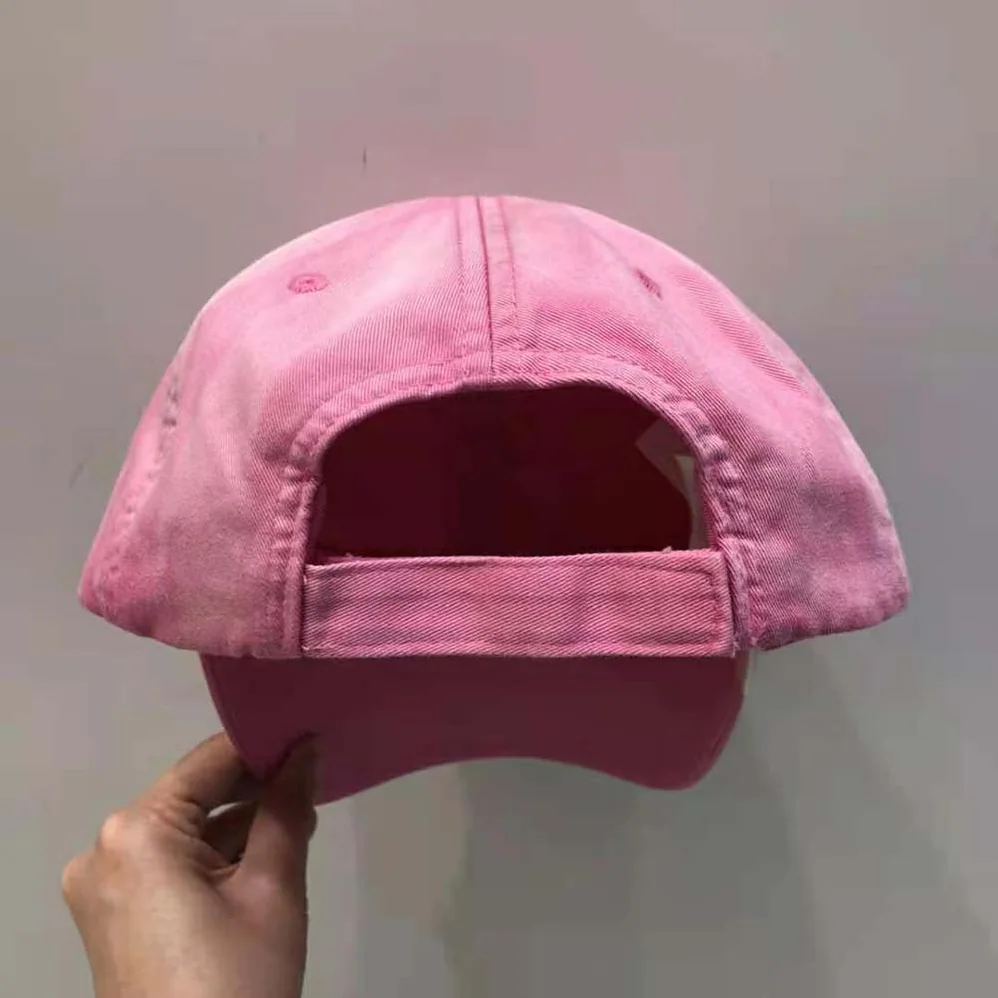 Balenciaga Cap in Fuchsia for Women in Black Embroidered Cotton Balenciaga Cap in Fuchsia for Women in Black Embroidered Cotton