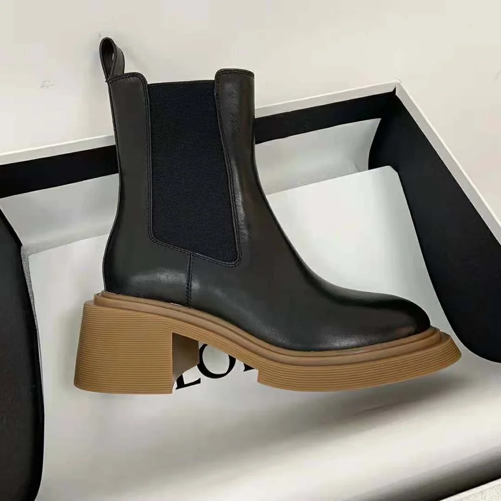 Loewe Chelsea Boot in Calfskin for Women in Black