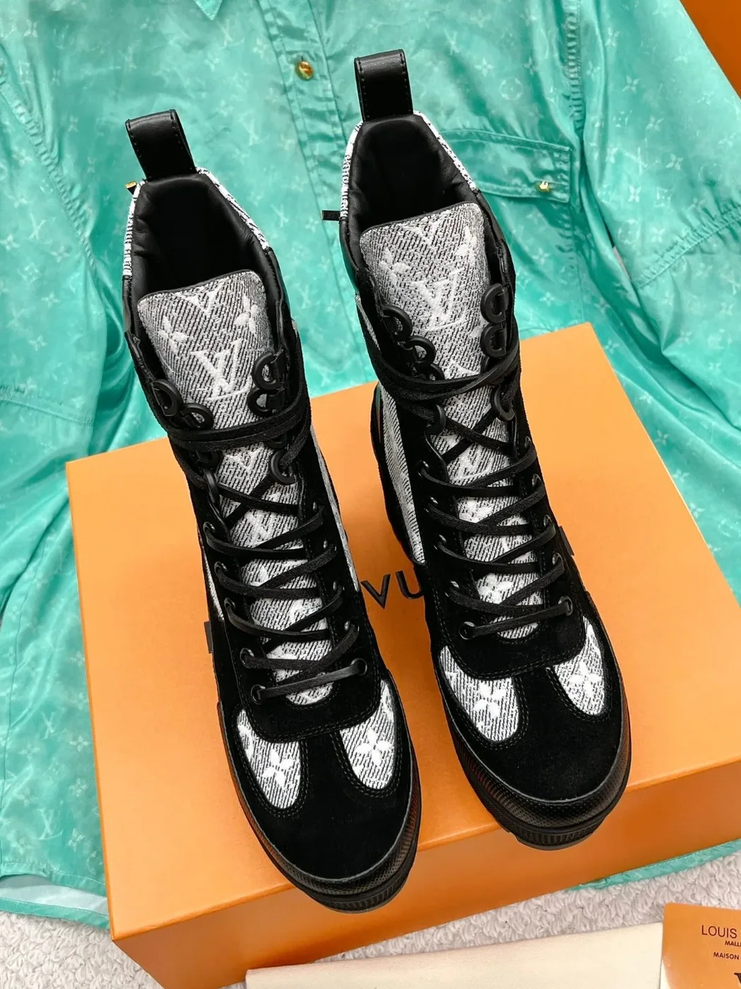 Louis Vuitton Laureate Desert Boots Grey Louis Vuitton Laureate Desert Boots Grey
