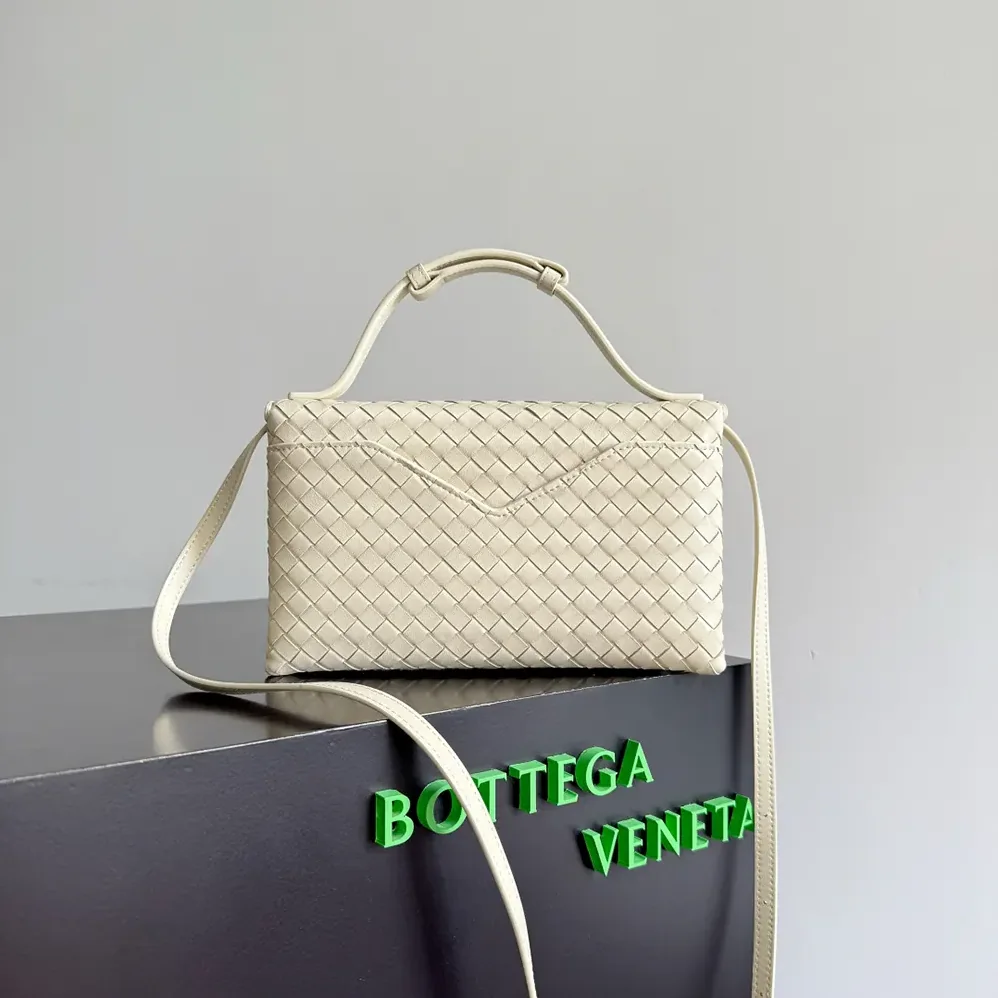 Bottega Veneta Knot Lock in Intrecciato Piccolo Leather for Women in White